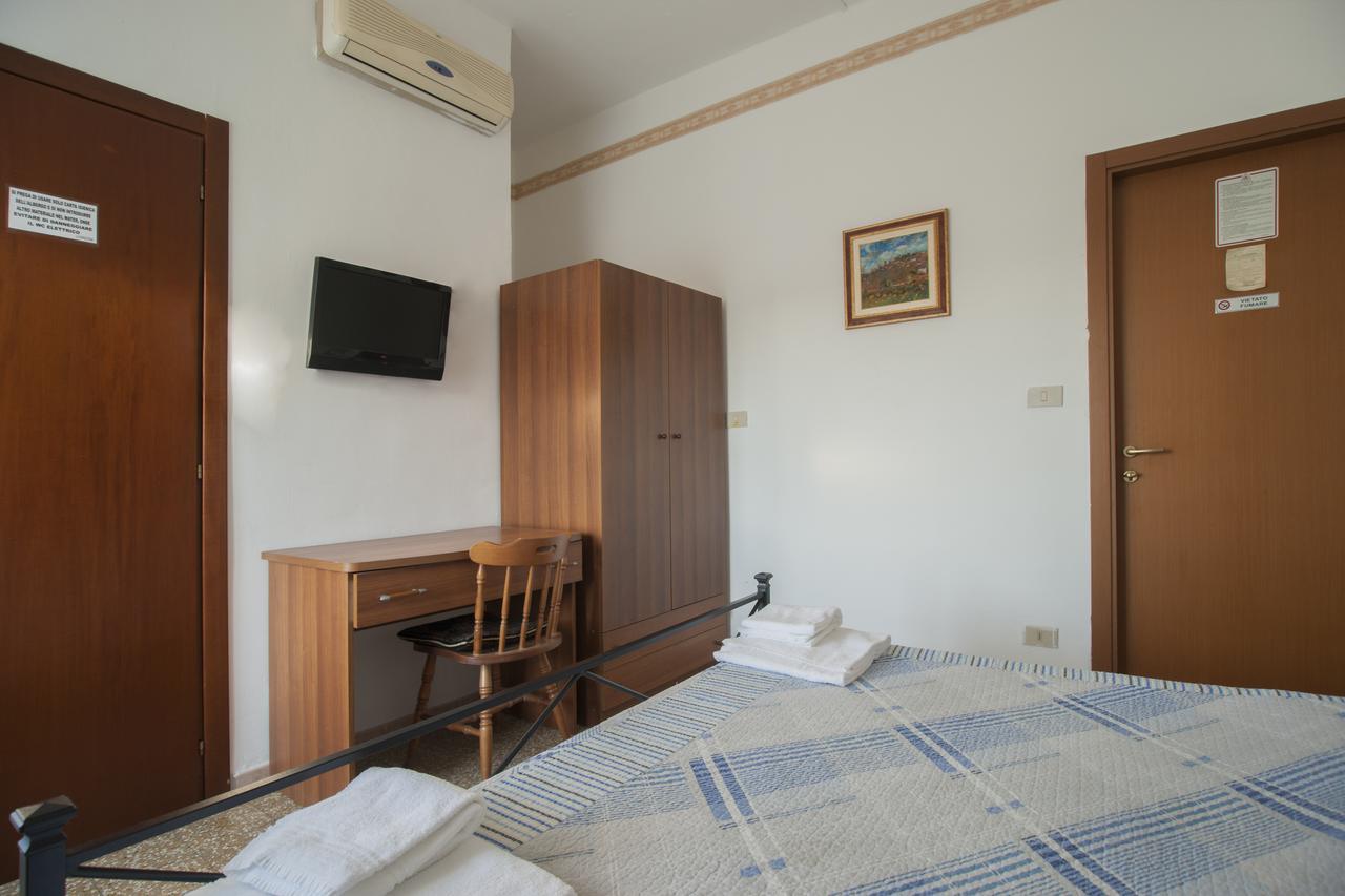 Albergo Pensione Ardenza Self Check-In Livorno Exteriör bild